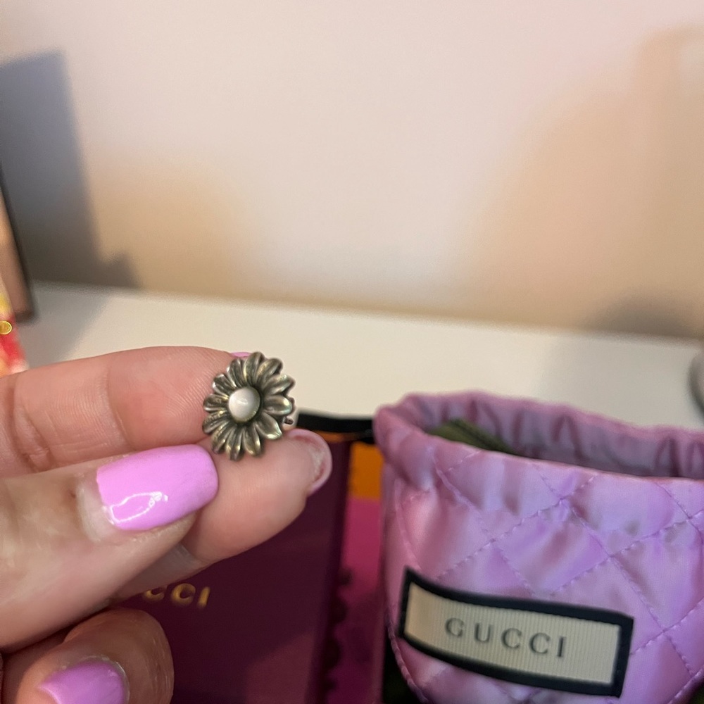 ð¥SOLDð¥Gucci DOUBLE G FLOWER STUD EARRINGS - Picture 3 of 4